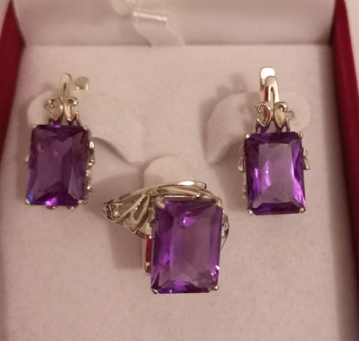 Украшение  из  серебра