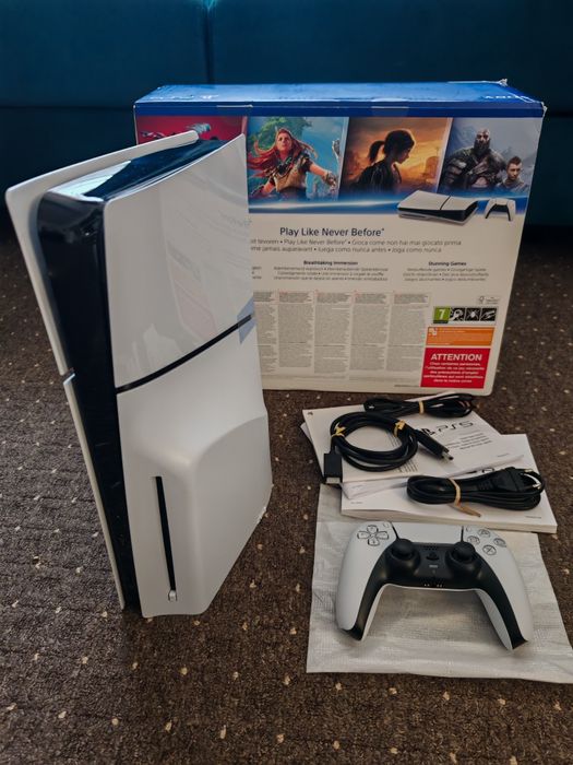 PlayStation 5 Slim cu disk 1 TB + 1 controller, totul nou, nefolosit
