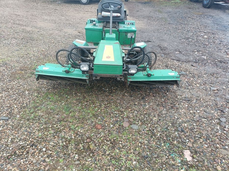 Tractor profesional tuns gazon sau vegetatie