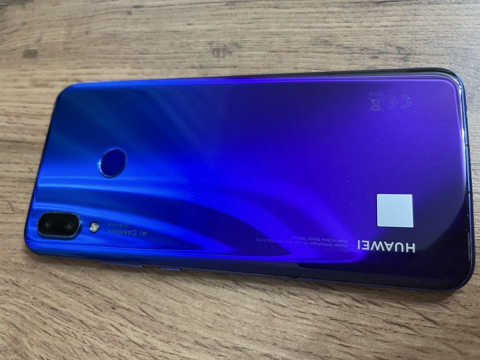 Телефон HUAWEI nova 3