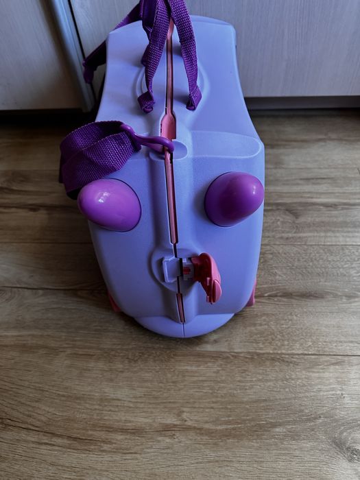 Детски куфар на колелца