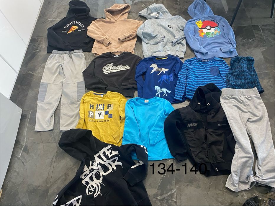 Vand 2 loturi baiat 134-140