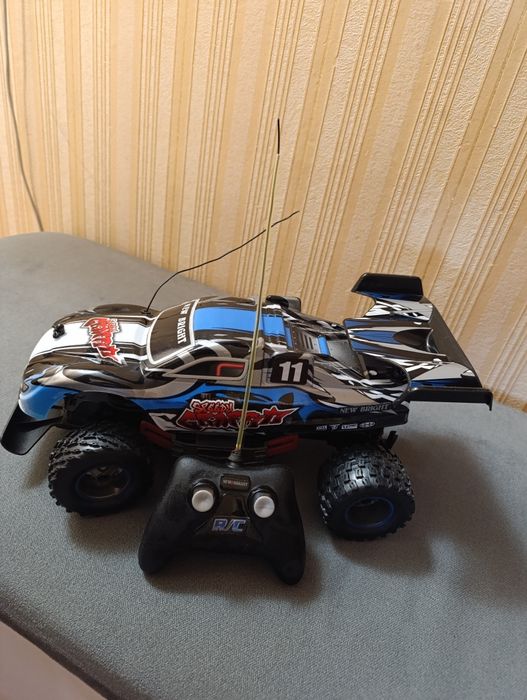 Продам машинку на пульт управление