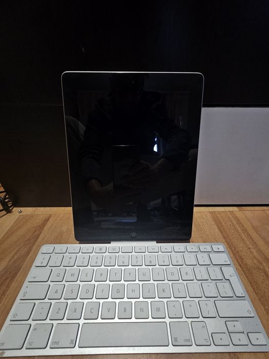 Vând Apple iPad Air/normal/tastatura