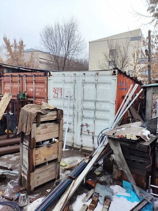 Два спаренных друг с другом контейнера 40тон в комплекте с крышей