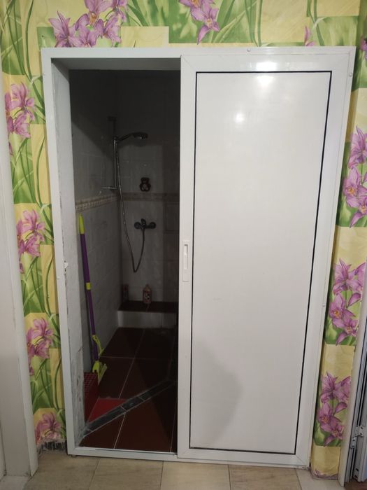 Алуминиева врата за баня