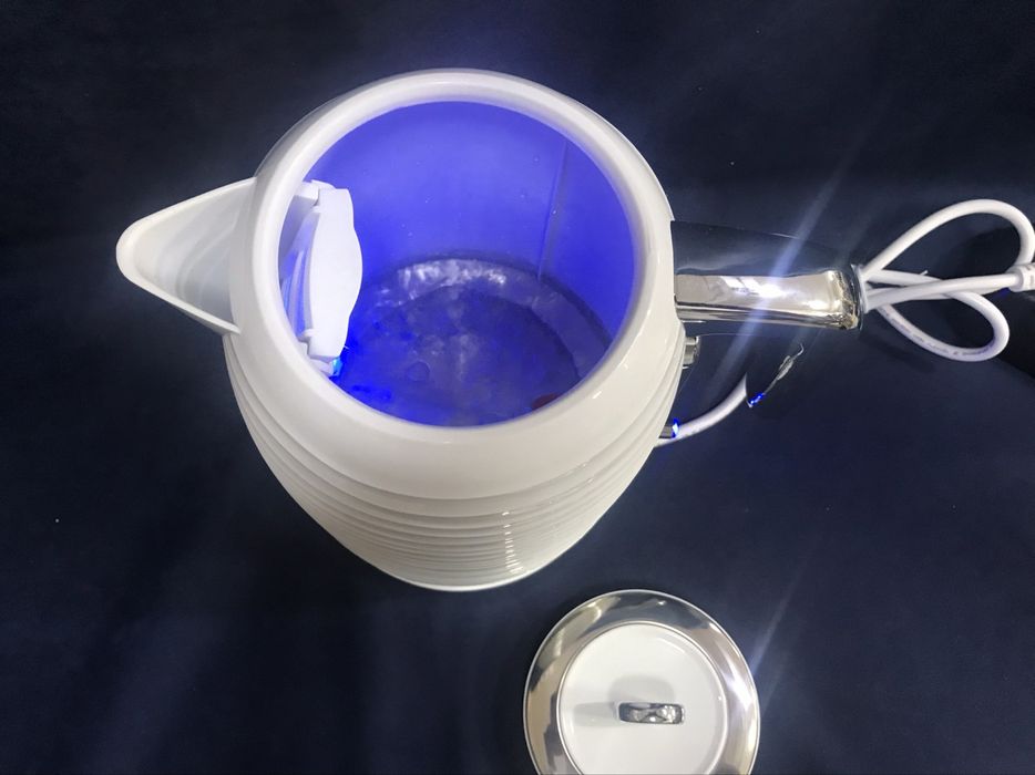 Електрическа кана Russell Hobbs