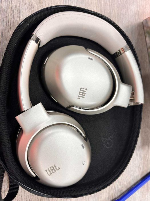 Продавам JBL Tour One M2 – Висок клас безжични слушалки