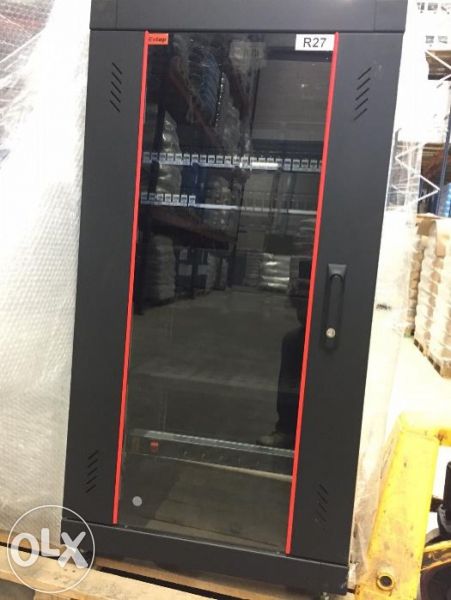 Продаваме стоящ комуникационен шкаф Rack 19" и UPS гр. София Център ...
