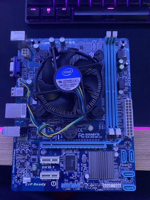 Kit procesor + placa de baza DEFECTA PLACA DE BAZA