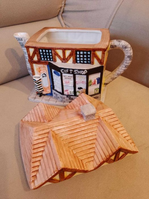 Порцеланов чайник "Магазин за подаръци"