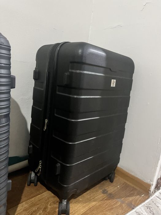 Чемодан сатылады