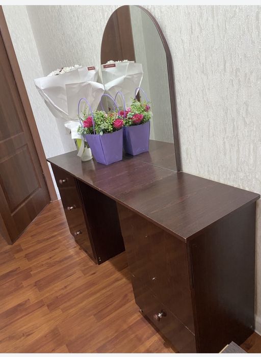 Комод с зеркалом