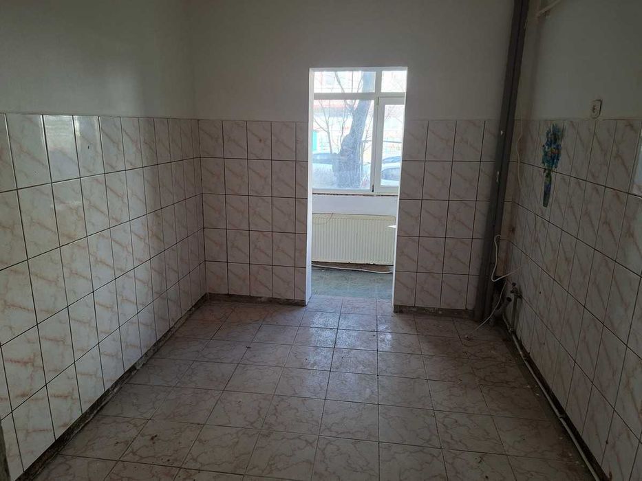 Spatiu comercial - birouri zona centrala - primarie