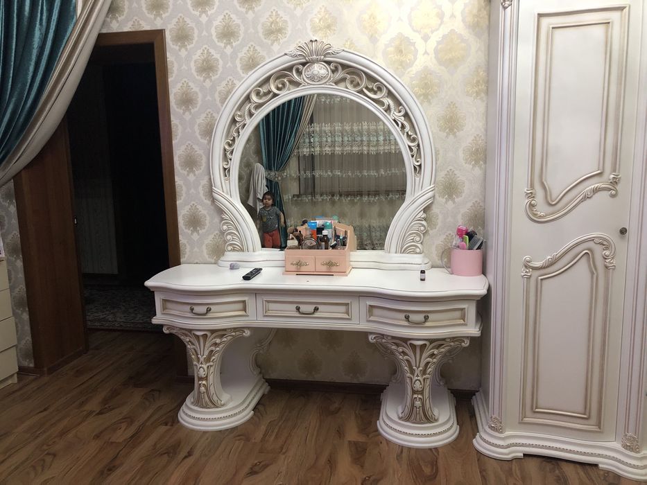 Продам спальний гарнитур срочно