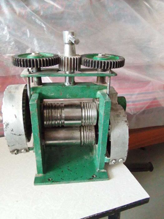 Ручные вальцы для проката металла.