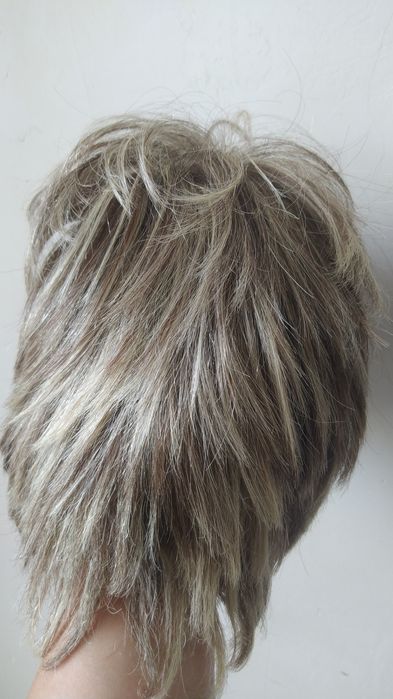 Продам парик   красивый новый