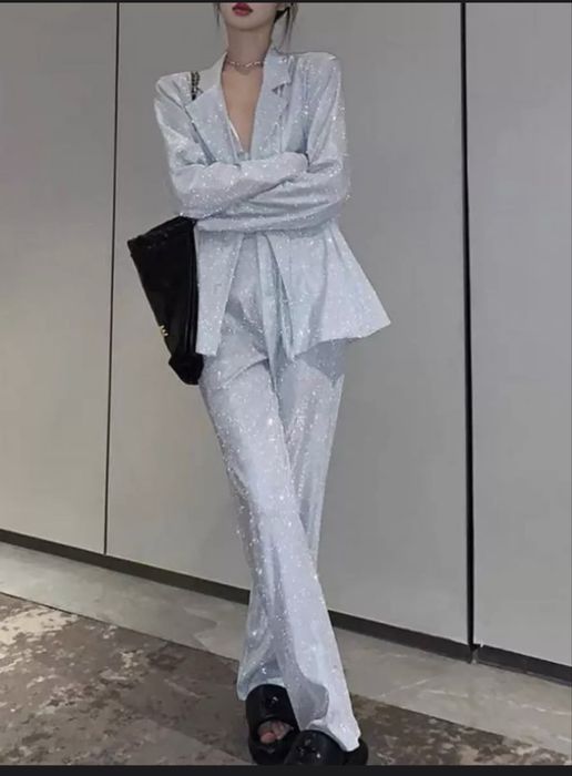 Костюм брючный серебристый