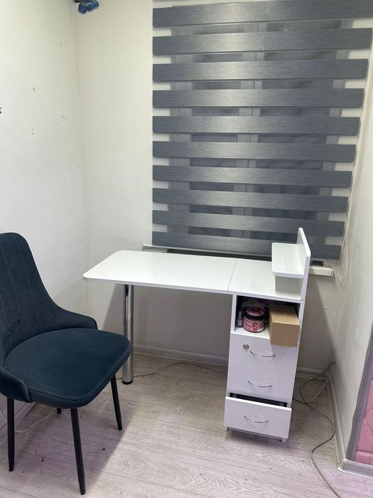 Продам маникюрный стол