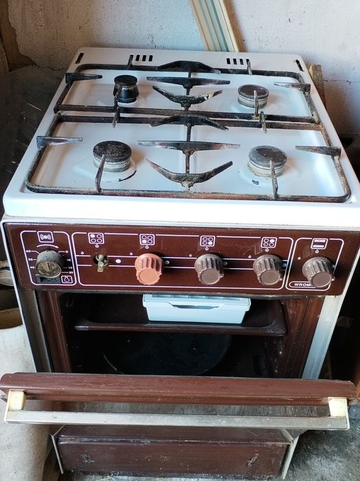 Продам газовую плиту