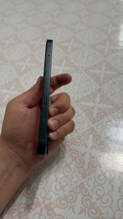 Продам iPhone 13 в хорошем состоянии