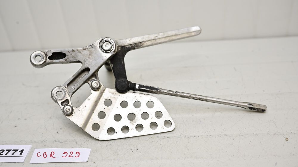 Suport Scarita Fata Stanga Cu Pedala Schimbator Honda CBR 929 2000 -