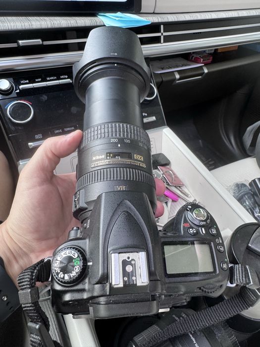 Nikon D90 с китовой линзой и 18-200