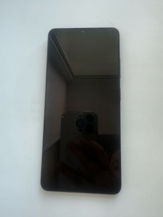 Продам телефон срочно
