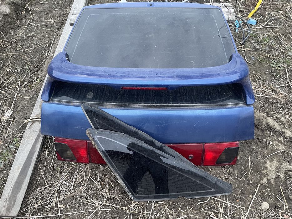 Продам дверь багажник.