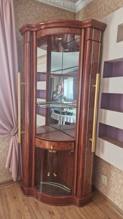 Шкафы деревянные , витрина
