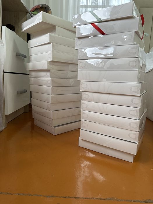 Продам Коробки 22*22*4