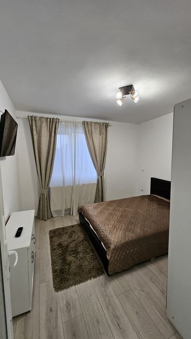 Închiriez apartament