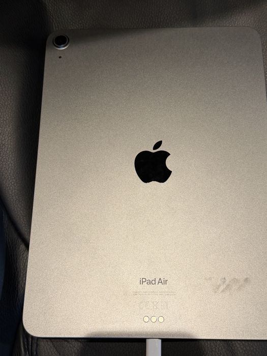 iPad Air 5 M1 64GB 2022 IMPECABIL cu Tastatura cu Trackpad, Fara zgarieturi / Ca nou