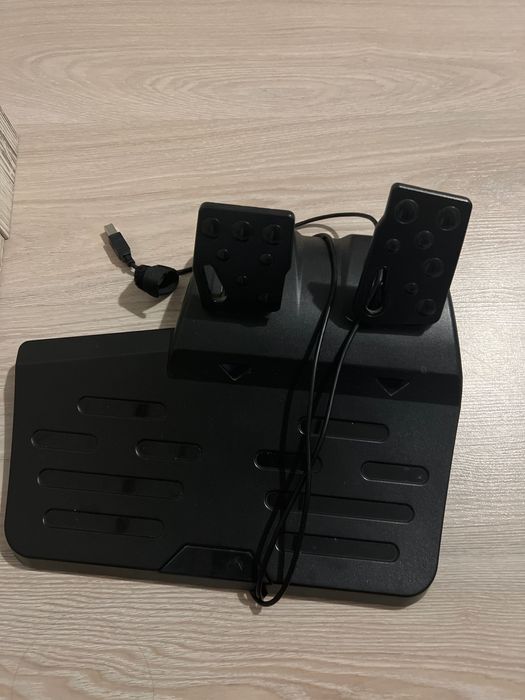 Игровой руль и педали для ПК