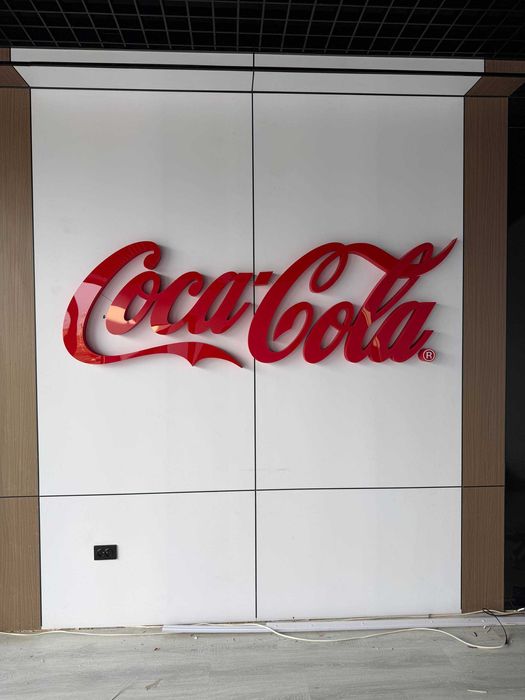 Tashqi reklama yonadigon harflar banner stend oracal nakleyka brend