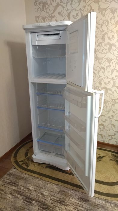 Холодильник Indesit