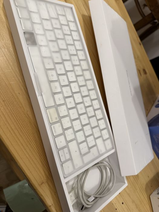 Apple Magic Keyboard (fără numpad) – defect tastă CMD, pentru reparație