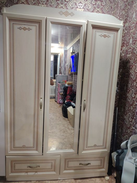 Продам шифонер, состояние средние