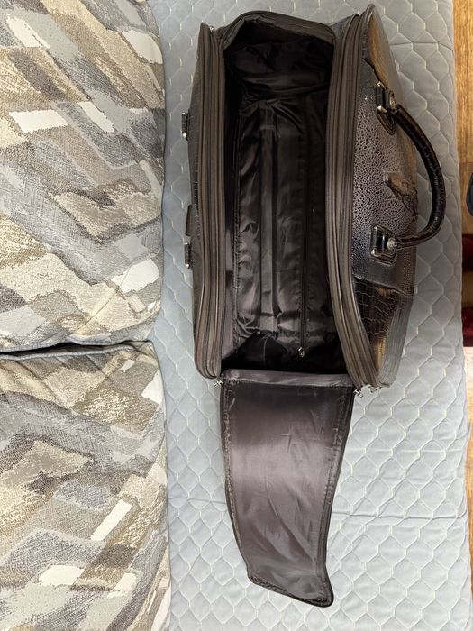 Чемодан крокодил коричневый