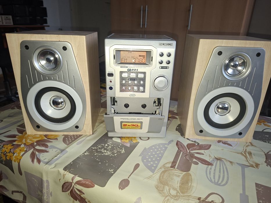 Sistem compact Thomson, boxe detașabile 2 x 30 W, radio digital, CD Player  si casetofon