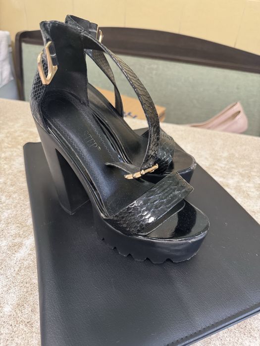 Туфли черные на платформе