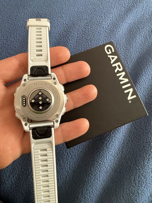 Garmin Fenix 8 AMOLED 43mm - impecabil, cutie + curea extra