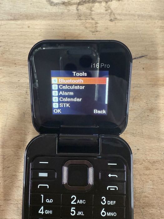 Сгъваем мобилен телефон i16 Pro – 2 SIM, камера, фенерче, FM радио