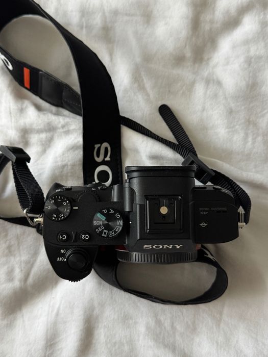 Sony Alpha A7 III + Samyang AF 35mm f/2.8 - Sony FE Fit + Flash + Case