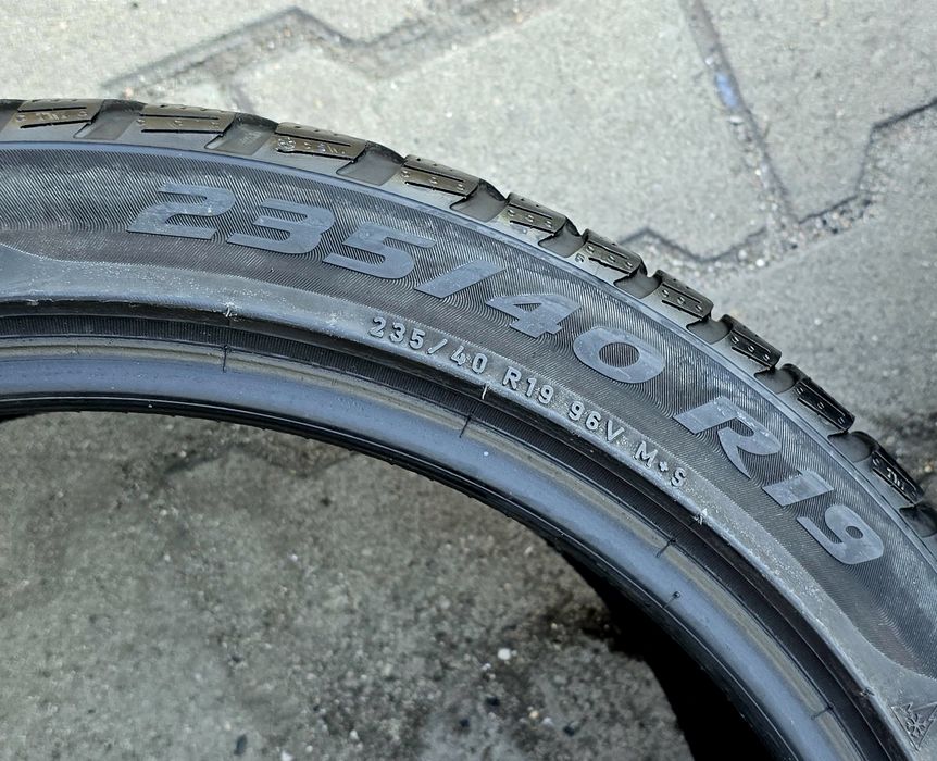 235 40 19 Pirelli
