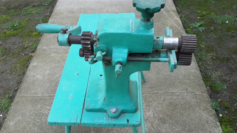 Masina bordurat tabla. Zig zag