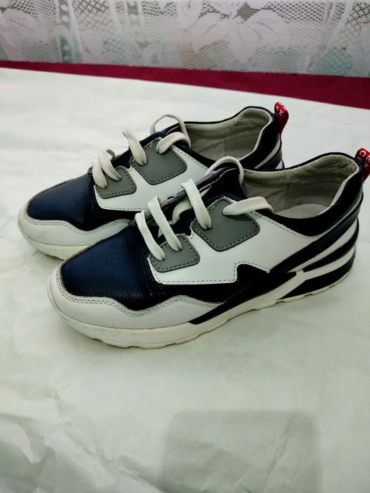 Adidași mărimea 36.