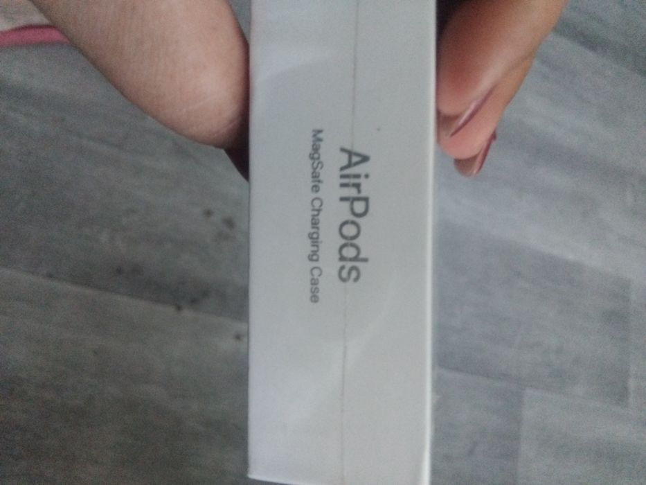 Наушники AirPods