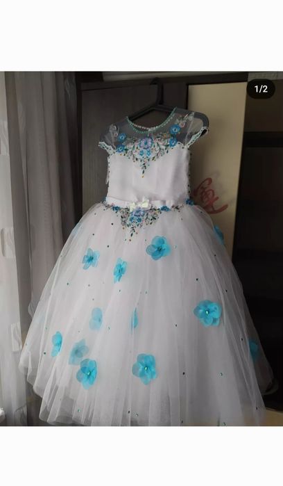 Продам бальное платье на девочку