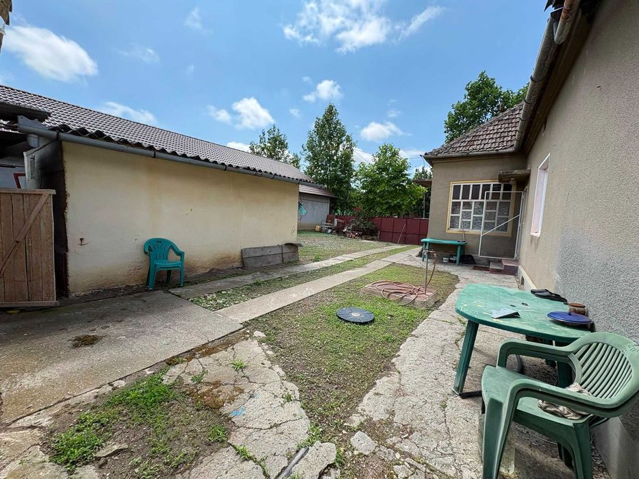 Vand casa din caramida, la strada principala, in Sannicolau Mare